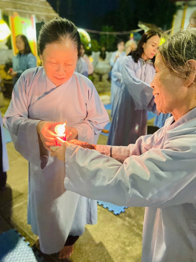 Chùa Đống Cao – Thanh Hóa: Lễ Hoa đăng mừng ngày khánh đản Đức Phật A Di Đà và đón năm mới 2026