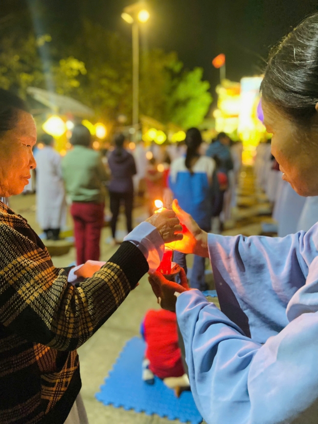 Chùa Đống Cao – Thanh Hóa: Lễ Hoa đăng mừng ngày khánh đản Đức Phật A Di Đà và đón năm mới 2026