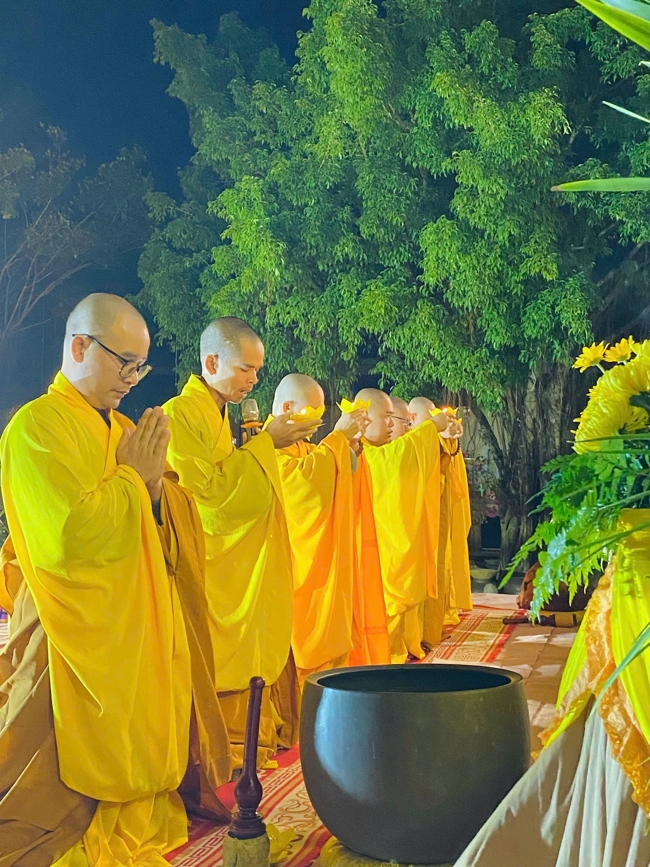 Chùa Đống Cao – Thanh Hóa: Lễ Hoa đăng mừng ngày khánh đản Đức Phật A Di Đà và đón năm mới 2026