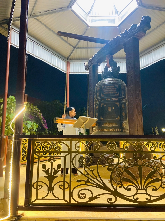 Chùa Đống Cao – Thanh Hóa: Lễ Hoa đăng mừng ngày khánh đản Đức Phật A Di Đà và đón năm mới 2026