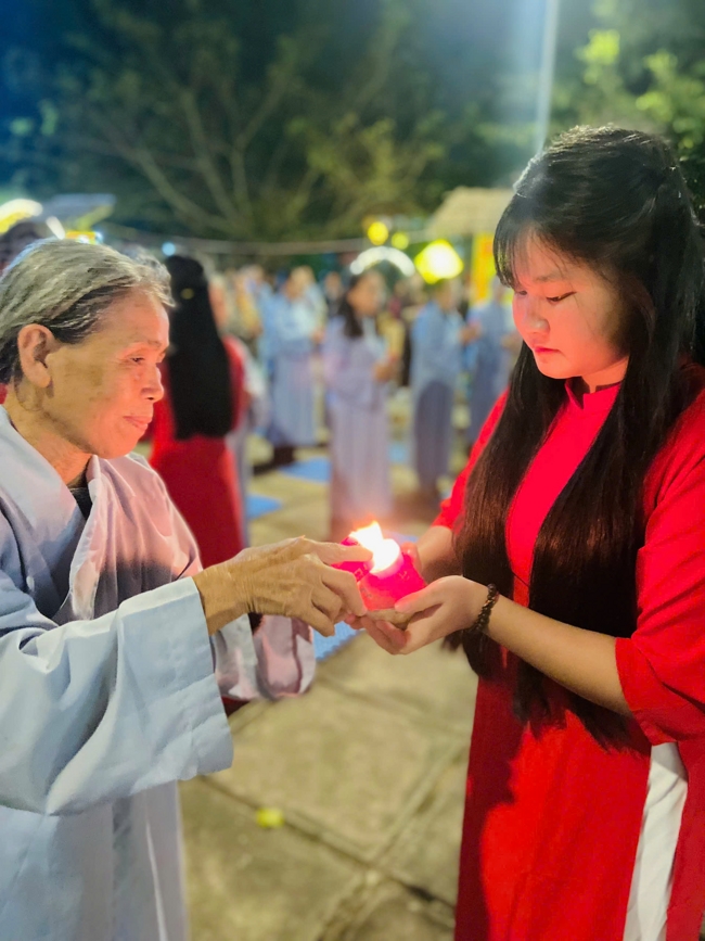 Chùa Đống Cao – Thanh Hóa: Lễ Hoa đăng mừng ngày khánh đản Đức Phật A Di Đà và đón năm mới 2026