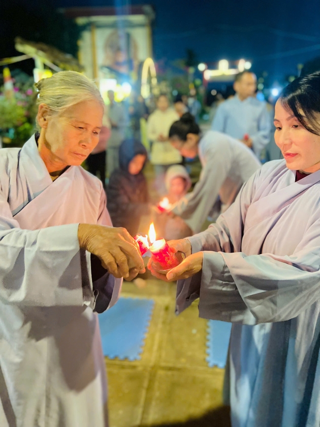 Chùa Đống Cao – Thanh Hóa: Lễ Hoa đăng mừng ngày khánh đản Đức Phật A Di Đà và đón năm mới 2026