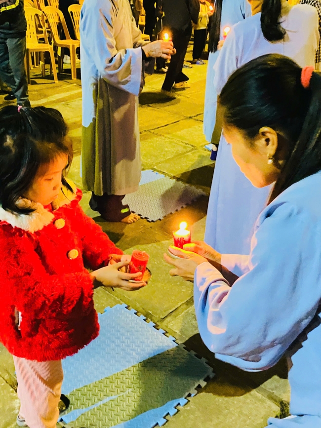 Chùa Đống Cao – Thanh Hóa: Lễ Hoa đăng mừng ngày khánh đản Đức Phật A Di Đà và đón năm mới 2026