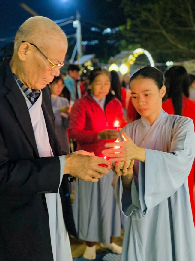 Chùa Đống Cao – Thanh Hóa: Lễ Hoa đăng mừng ngày khánh đản Đức Phật A Di Đà và đón năm mới 2026