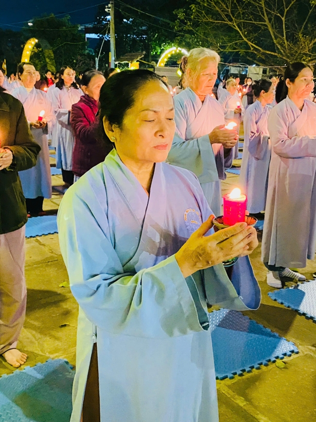 Chùa Đống Cao – Thanh Hóa: Lễ Hoa đăng mừng ngày khánh đản Đức Phật A Di Đà và đón năm mới 2026