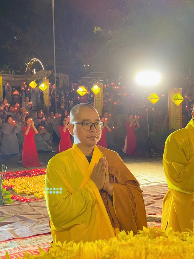 Chùa Đống Cao – Thanh Hóa: Lễ Hoa đăng mừng ngày khánh đản Đức Phật A Di Đà và đón năm mới 2026