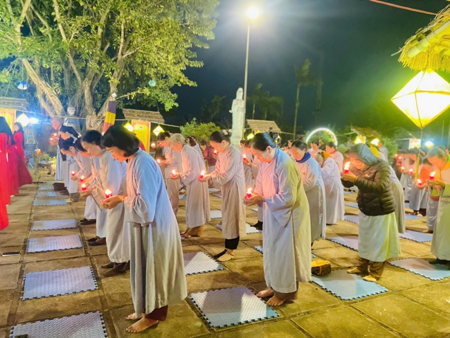 Chùa Đống Cao – Thanh Hóa: Lễ Hoa đăng mừng ngày khánh đản Đức Phật A Di Đà và đón năm mới 2026