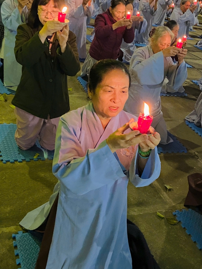 Chùa Đống Cao – Thanh Hóa: Lễ Hoa đăng mừng ngày khánh đản Đức Phật A Di Đà và đón năm mới 2026