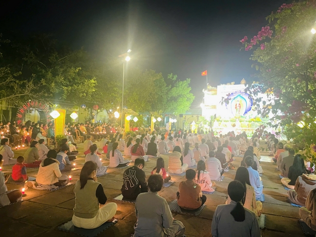 Chùa Đống Cao – Thanh Hóa: Lễ Hoa đăng mừng ngày khánh đản Đức Phật A Di Đà và đón năm mới 2026