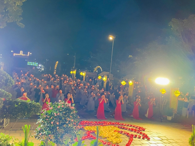 Chùa Đống Cao – Thanh Hóa: Lễ Hoa đăng mừng ngày khánh đản Đức Phật A Di Đà và đón năm mới 2026