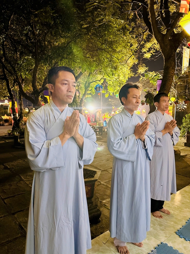 Chùa Đống Cao – Thanh Hóa: Lễ Hoa đăng mừng ngày khánh đản Đức Phật A Di Đà và đón năm mới 2026