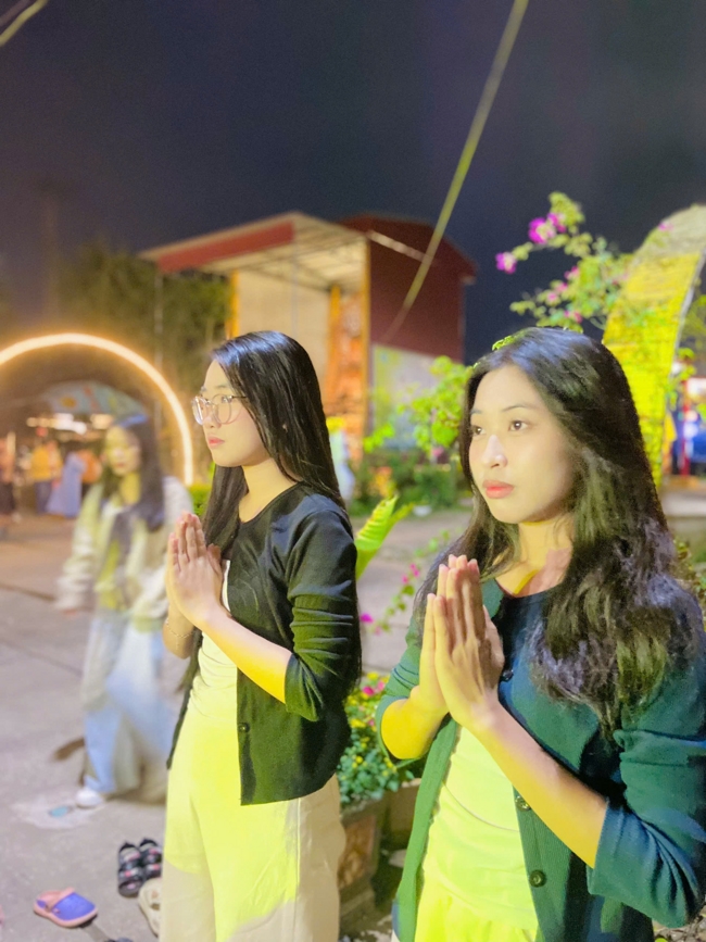 Chùa Đống Cao – Thanh Hóa: Lễ Hoa đăng mừng ngày khánh đản Đức Phật A Di Đà và đón năm mới 2026