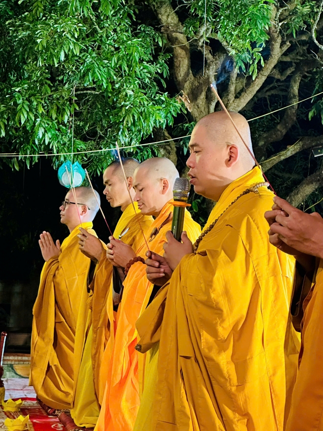 Chùa Đống Cao – Thanh Hóa: Lễ Hoa đăng mừng ngày khánh đản Đức Phật A Di Đà và đón năm mới 2026