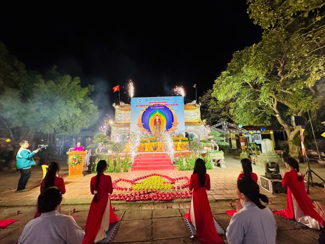 Chùa Đống Cao – Thanh Hóa: Lễ Hoa đăng mừng ngày khánh đản Đức Phật A Di Đà và đón năm mới 2026