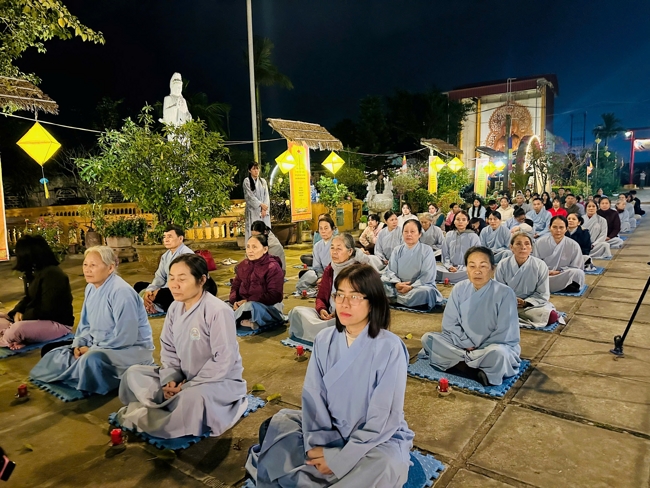 Chùa Đống Cao – Thanh Hóa: Lễ Hoa đăng mừng ngày khánh đản Đức Phật A Di Đà và đón năm mới 2026