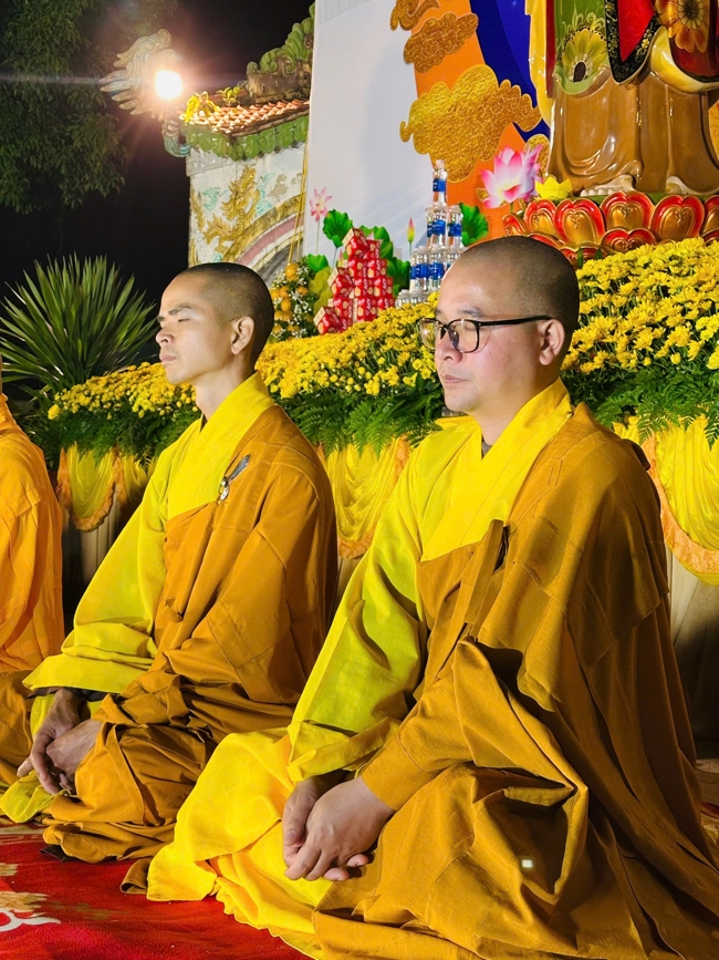 Chùa Đống Cao – Thanh Hóa: Lễ Hoa đăng mừng ngày khánh đản Đức Phật A Di Đà và đón năm mới 2026