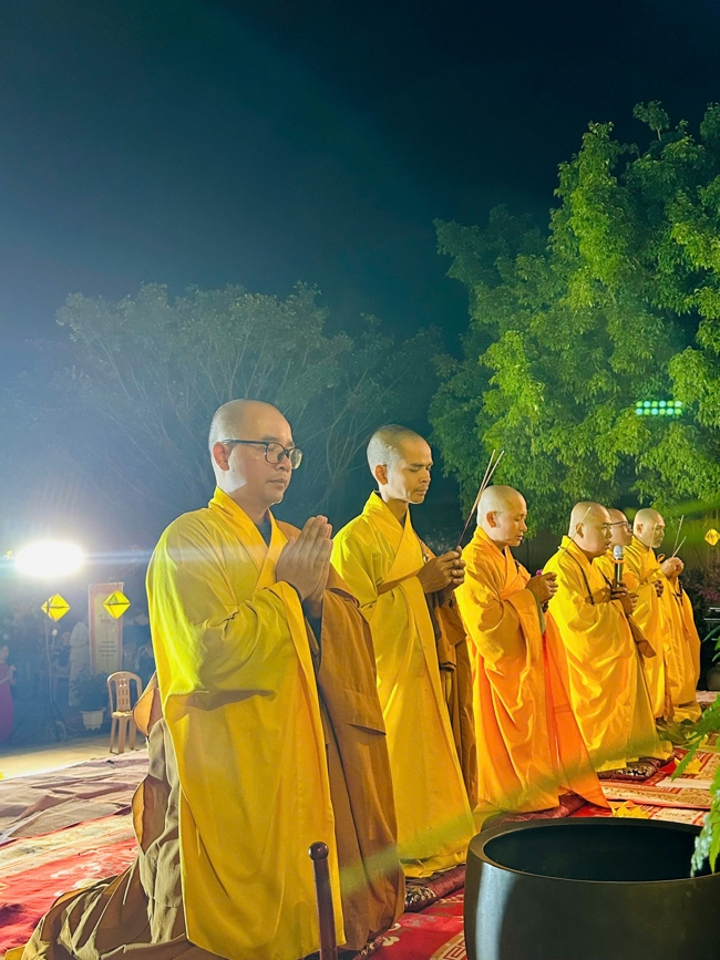 Chùa Đống Cao – Thanh Hóa: Lễ Hoa đăng mừng ngày khánh đản Đức Phật A Di Đà và đón năm mới 2026