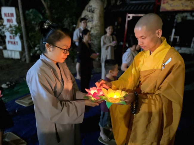 Chùa Nhất Pháp - Đồng Nai: Lễ Hoa đăng vía Đức Phật A Di Đà