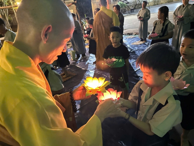 Chùa Nhất Pháp - Đồng Nai: Lễ Hoa đăng vía Đức Phật A Di Đà