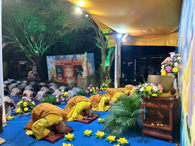 Chùa Nhất Pháp - Đồng Nai: Lễ Hoa đăng vía Đức Phật A Di Đà