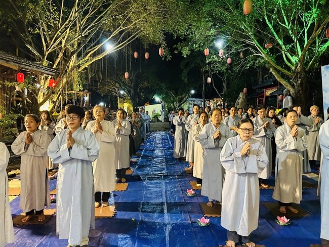 Chùa Nhất Pháp - Đồng Nai: Lễ Hoa đăng vía Đức Phật A Di Đà