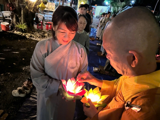 Chùa Nhất Pháp - Đồng Nai: Lễ Hoa đăng vía Đức Phật A Di Đà