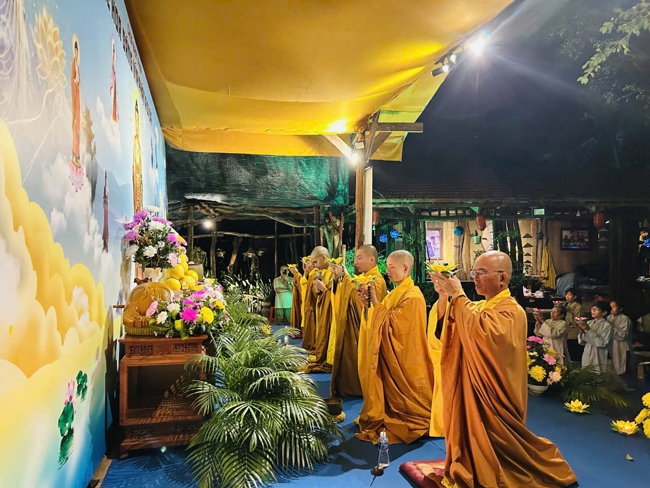 Chùa Nhất Pháp - Đồng Nai: Lễ Hoa đăng vía Đức Phật A Di Đà