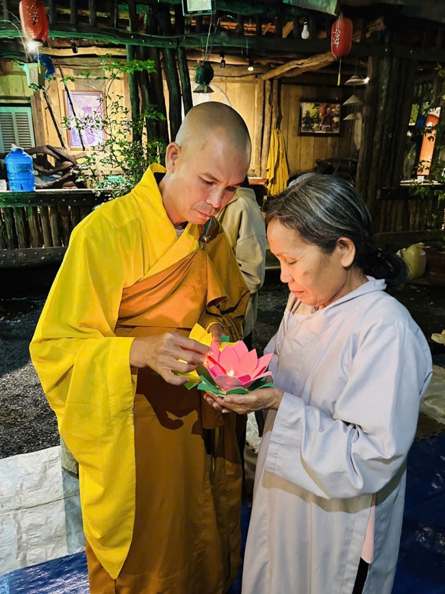 Chùa Nhất Pháp - Đồng Nai: Lễ Hoa đăng vía Đức Phật A Di Đà