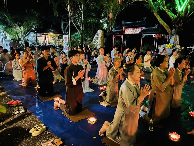 Chùa Nhất Pháp - Đồng Nai: Lễ Hoa đăng vía Đức Phật A Di Đà