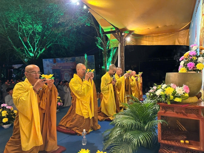 Chùa Nhất Pháp - Đồng Nai: Lễ Hoa đăng vía Đức Phật A Di Đà