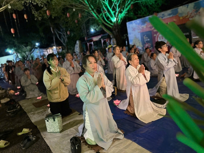 Chùa Nhất Pháp - Đồng Nai: Lễ Hoa đăng vía Đức Phật A Di Đà