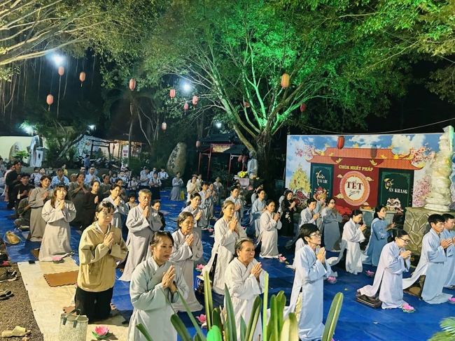 Chùa Nhất Pháp - Đồng Nai: Lễ Hoa đăng vía Đức Phật A Di Đà