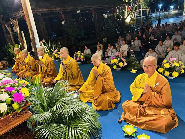 Chùa Nhất Pháp - Đồng Nai: Lễ Hoa đăng vía Đức Phật A Di Đà