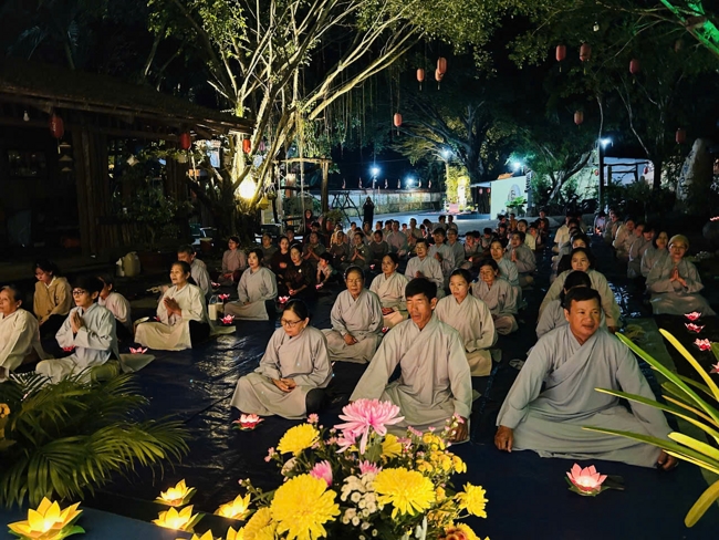 Chùa Nhất Pháp - Đồng Nai: Lễ Hoa đăng vía Đức Phật A Di Đà