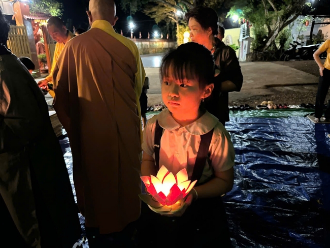 Chùa Nhất Pháp - Đồng Nai: Lễ Hoa đăng vía Đức Phật A Di Đà