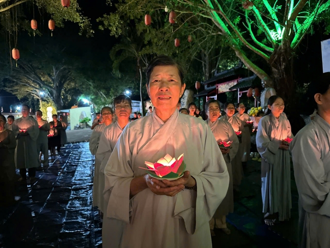 Chùa Nhất Pháp - Đồng Nai: Lễ Hoa đăng vía Đức Phật A Di Đà