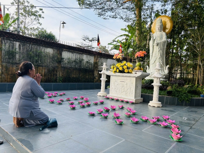 Chùa Nhất Pháp - Đồng Nai: Lễ Hoa đăng vía Đức Phật A Di Đà