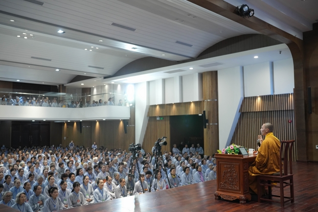 Pháp thoại “Suy nghĩ về tín ngưỡng và từ thiện” – Đại đức Thích Tâm Luân | Khóa tu Phật thất 107.