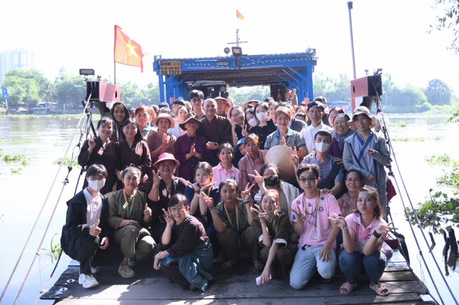 Phóng sinh tại bến phà Bình Mỹ