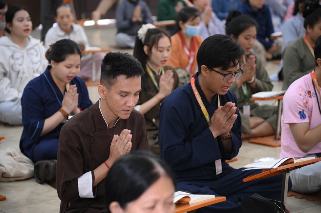 Phóng sinh tại bến phà Bình Mỹ