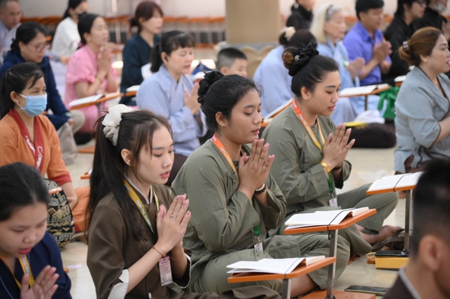 Phóng sinh tại bến phà Bình Mỹ