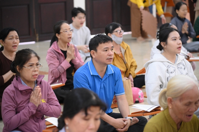 Phóng sinh tại bến phà Bình Mỹ