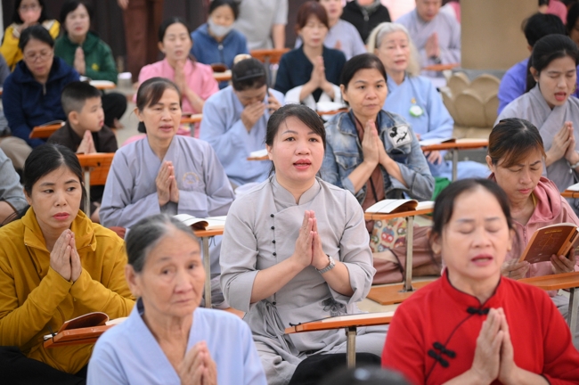 Phóng sinh tại bến phà Bình Mỹ