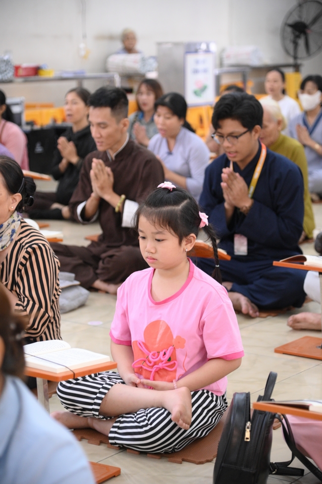 Phóng sinh tại bến phà Bình Mỹ