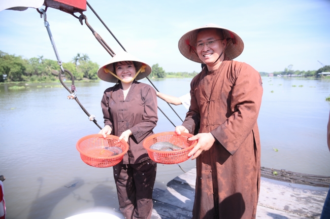 Phóng sinh tại bến phà Bình Mỹ