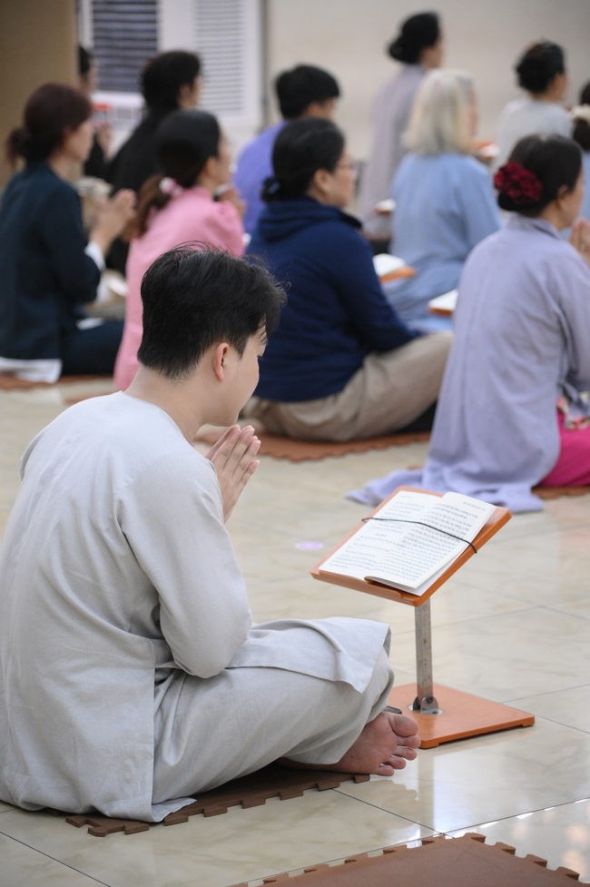 Phóng sinh tại bến phà Bình Mỹ