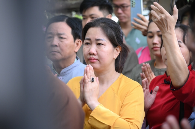 Phóng sinh tại bến phà Bình Mỹ