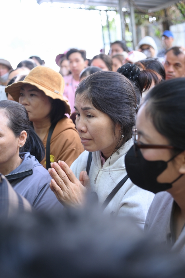 Phóng sinh tại bến phà Bình Mỹ