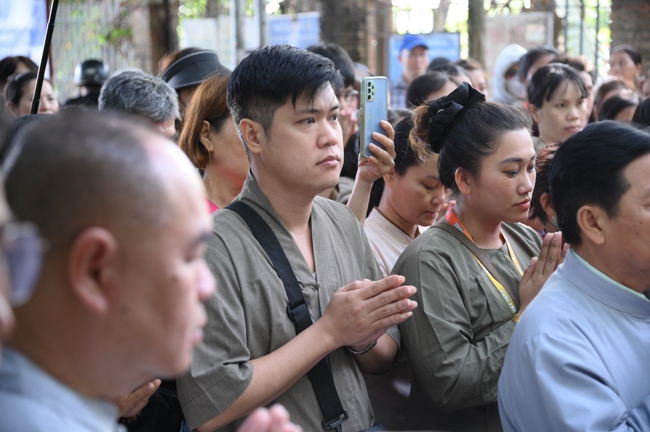 Phóng sinh tại bến phà Bình Mỹ