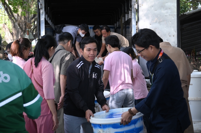 Phóng sinh tại bến phà Bình Mỹ